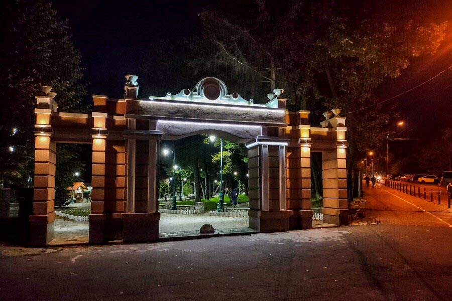 Каменец-Подольский. Наши дни. Бывший Бродвей. Точка Б Каменец-Подольский. Наши дни. Бывший Бродвей. Точка Б
