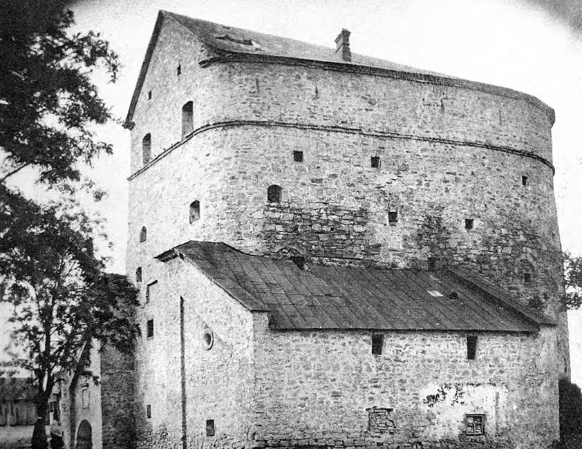Старый город. Башня Стефана Батория и Ветряные ворота со стороны Русского рынка Каменец-Подольский. Старый город. Башня Стефана Батория и Ветряные ворота со стороны Русского рынка. 1930 год